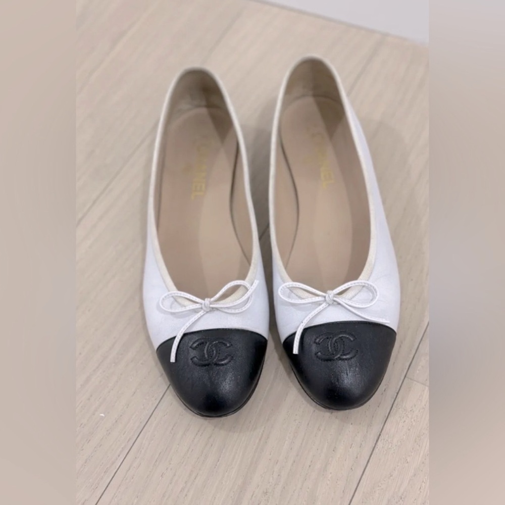 CHANEL Ballerinas size 81/2